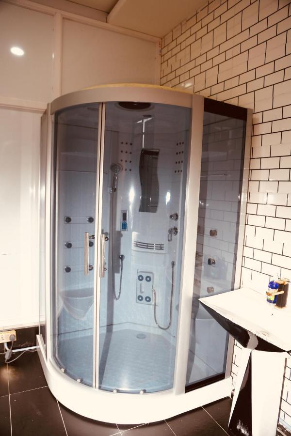לקי 247 Luxury Hotel & Apartment Ajah מראה חיצוני תמונה