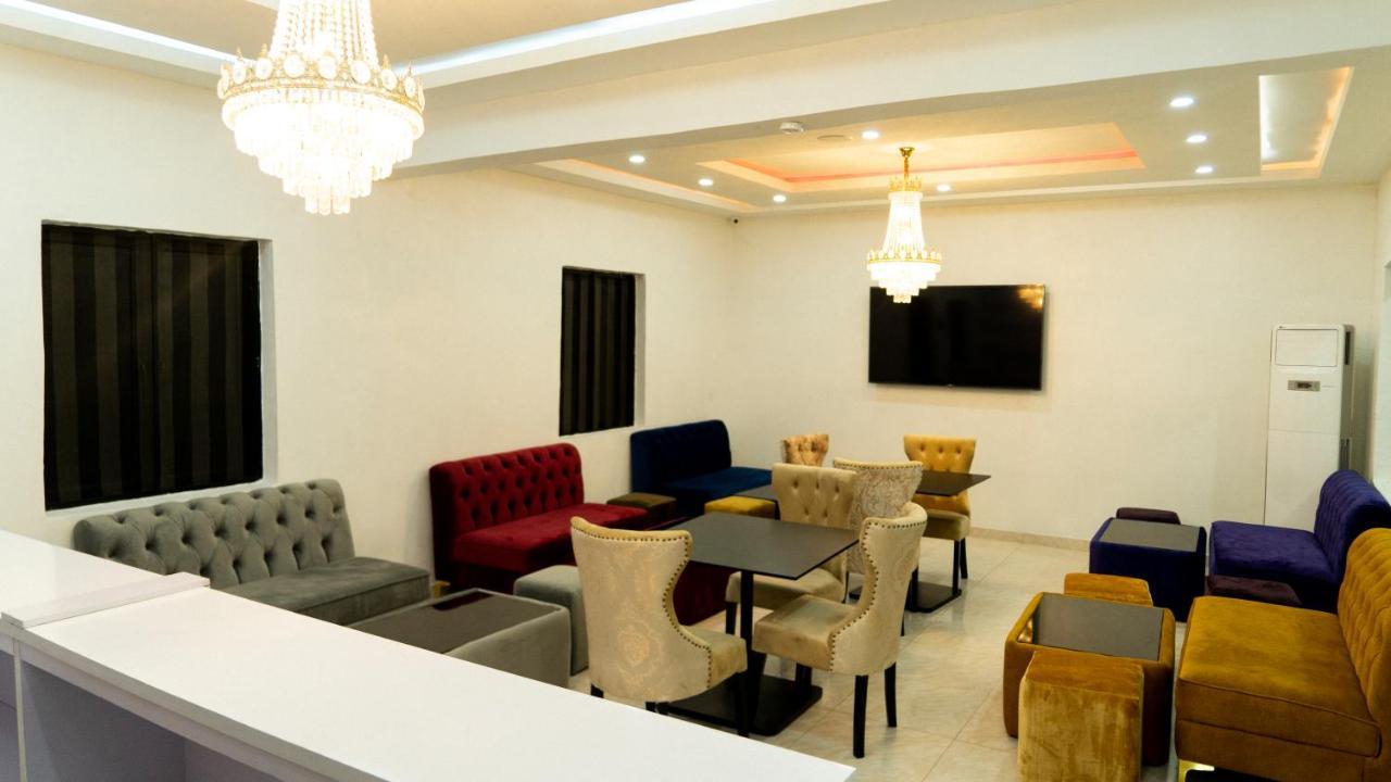 לקי 247 Luxury Hotel & Apartment Ajah מראה חיצוני תמונה