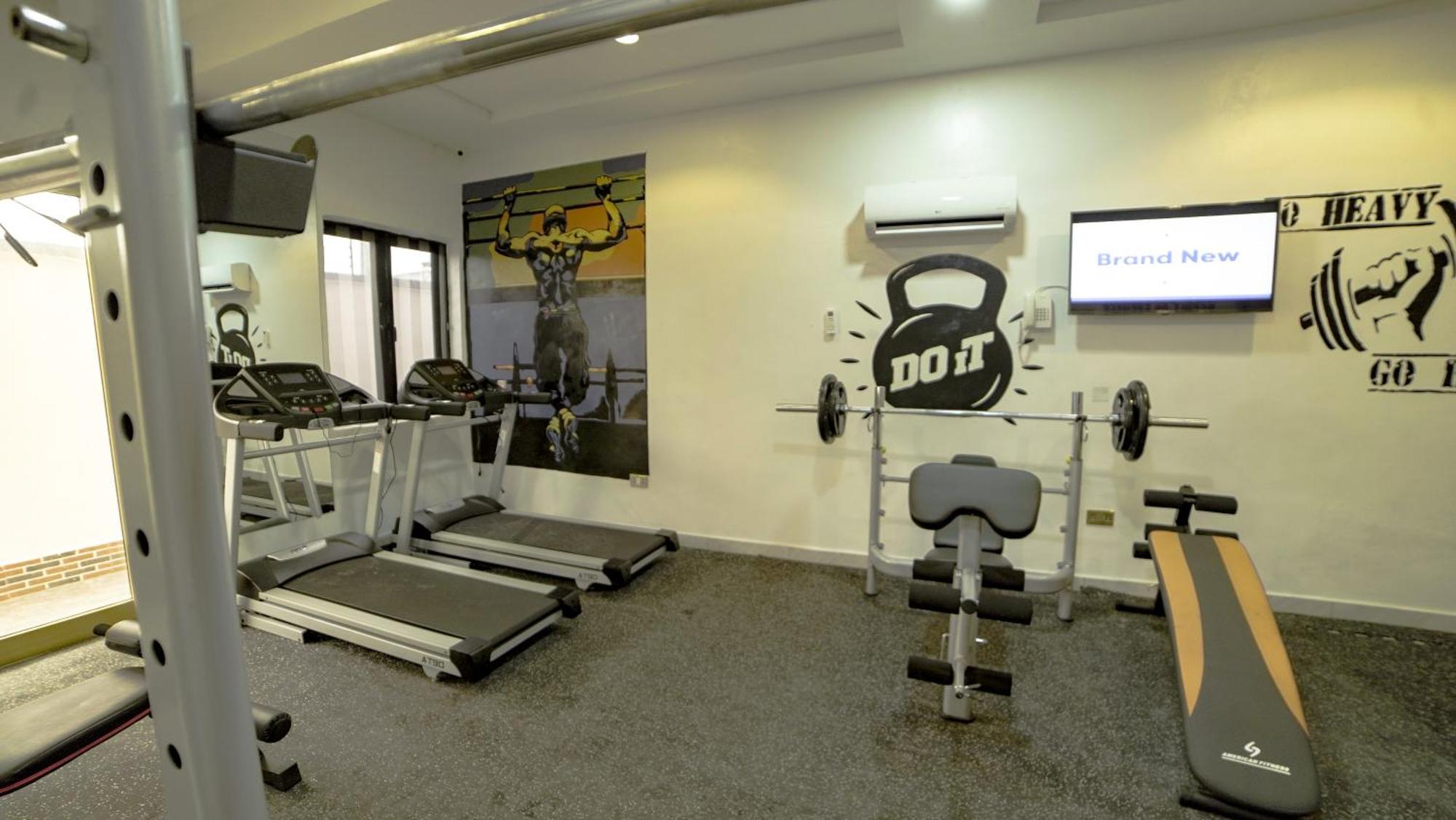לקי 247 Luxury Hotel & Apartment Ajah מראה חיצוני תמונה