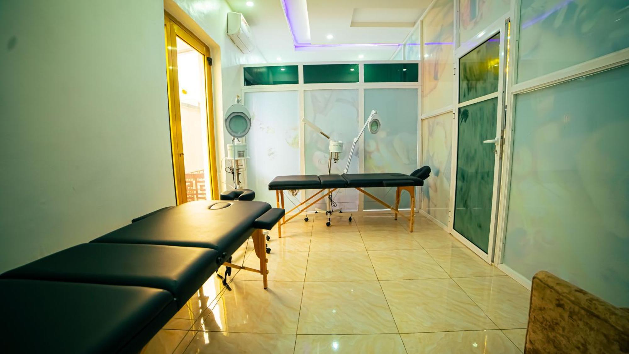 לקי 247 Luxury Hotel & Apartment Ajah מראה חיצוני תמונה