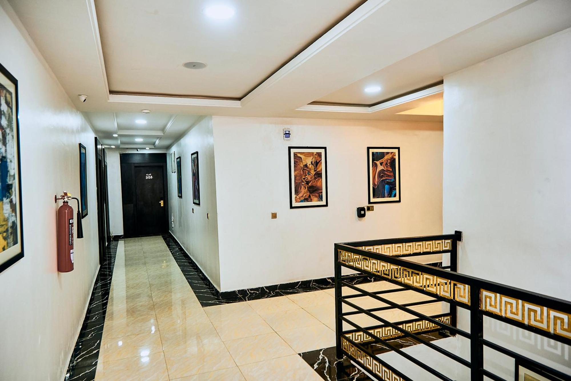 לקי 247 Luxury Hotel & Apartment Ajah מראה חיצוני תמונה