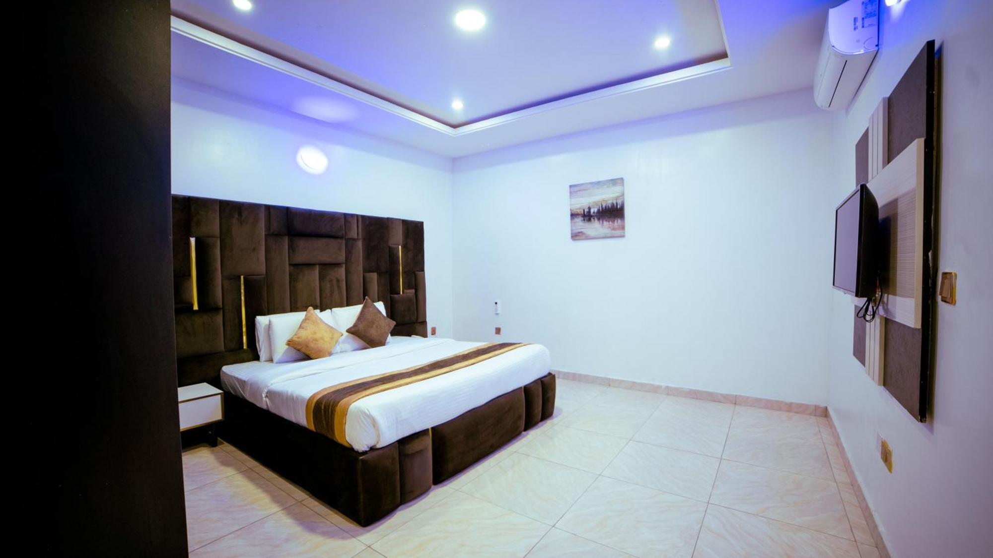 לקי 247 Luxury Hotel & Apartment Ajah מראה חיצוני תמונה