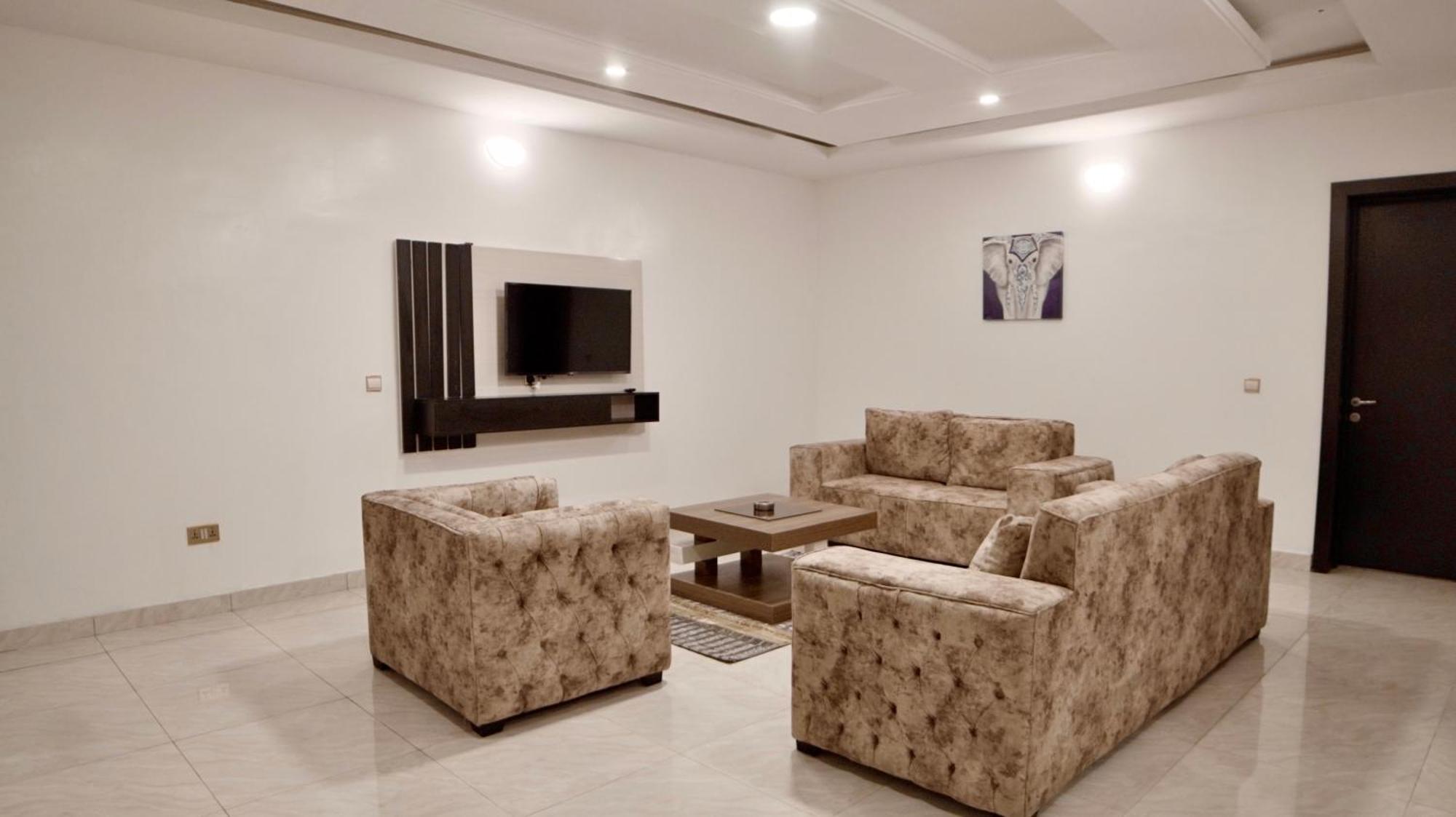 לקי 247 Luxury Hotel & Apartment Ajah מראה חיצוני תמונה