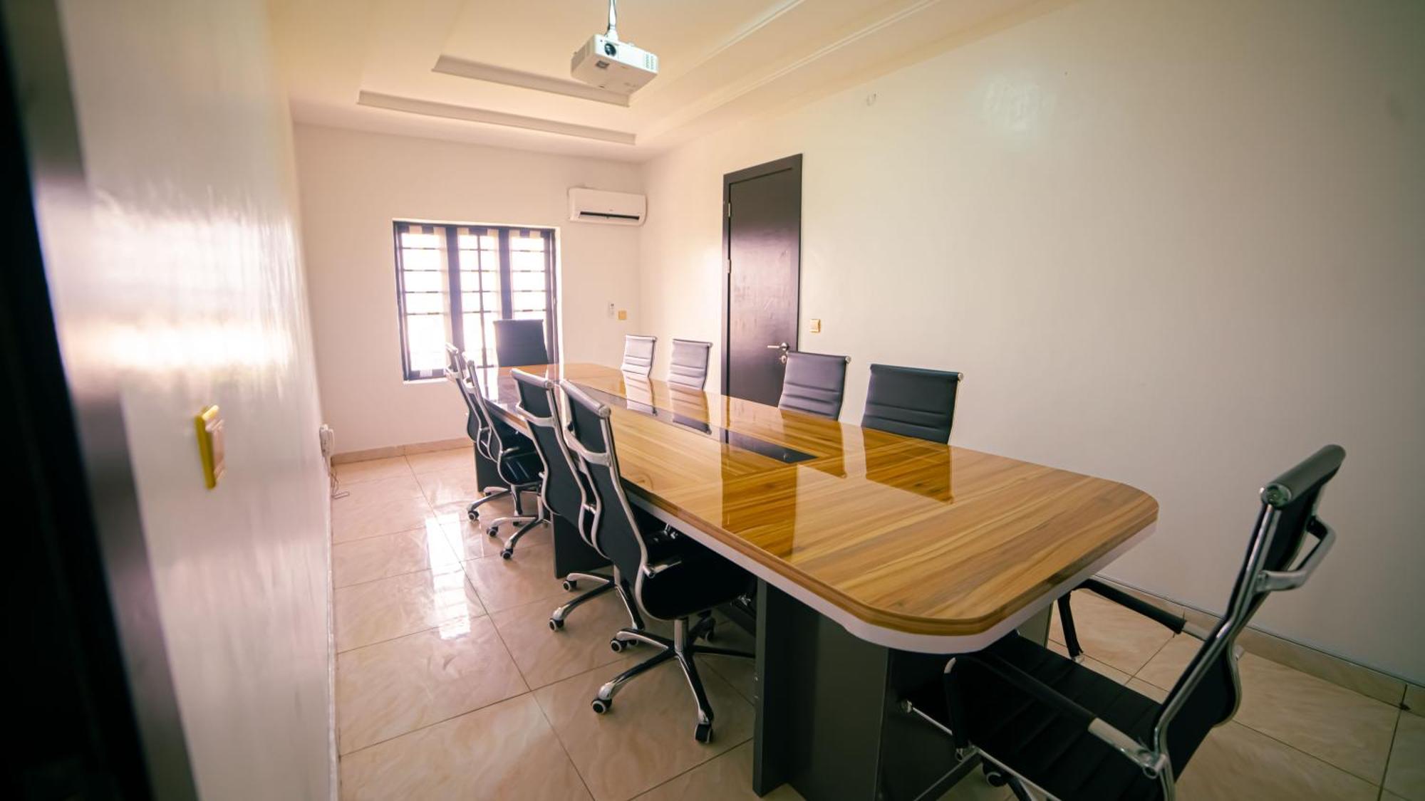 לקי 247 Luxury Hotel & Apartment Ajah מראה חיצוני תמונה