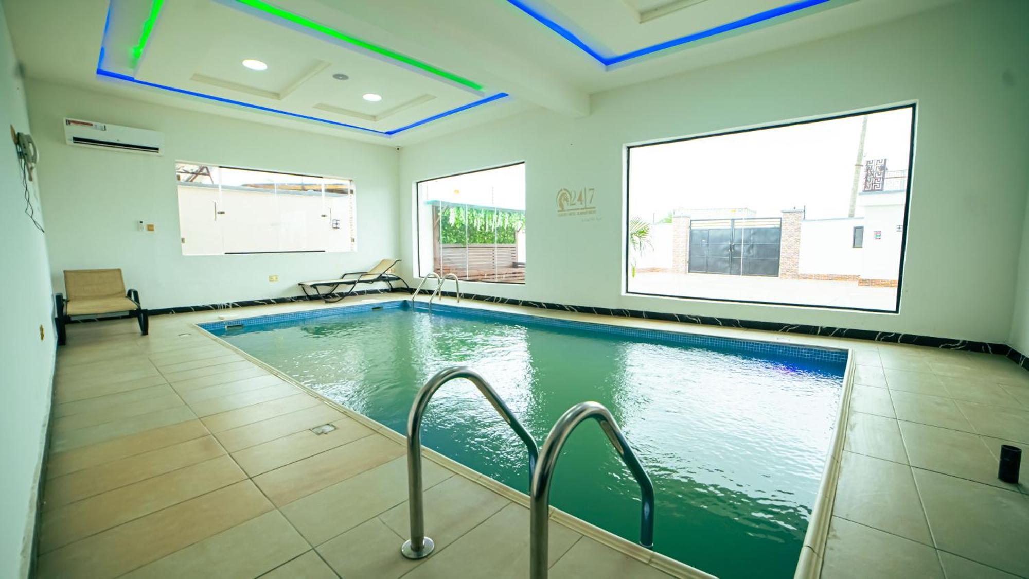 לקי 247 Luxury Hotel & Apartment Ajah מראה חיצוני תמונה
