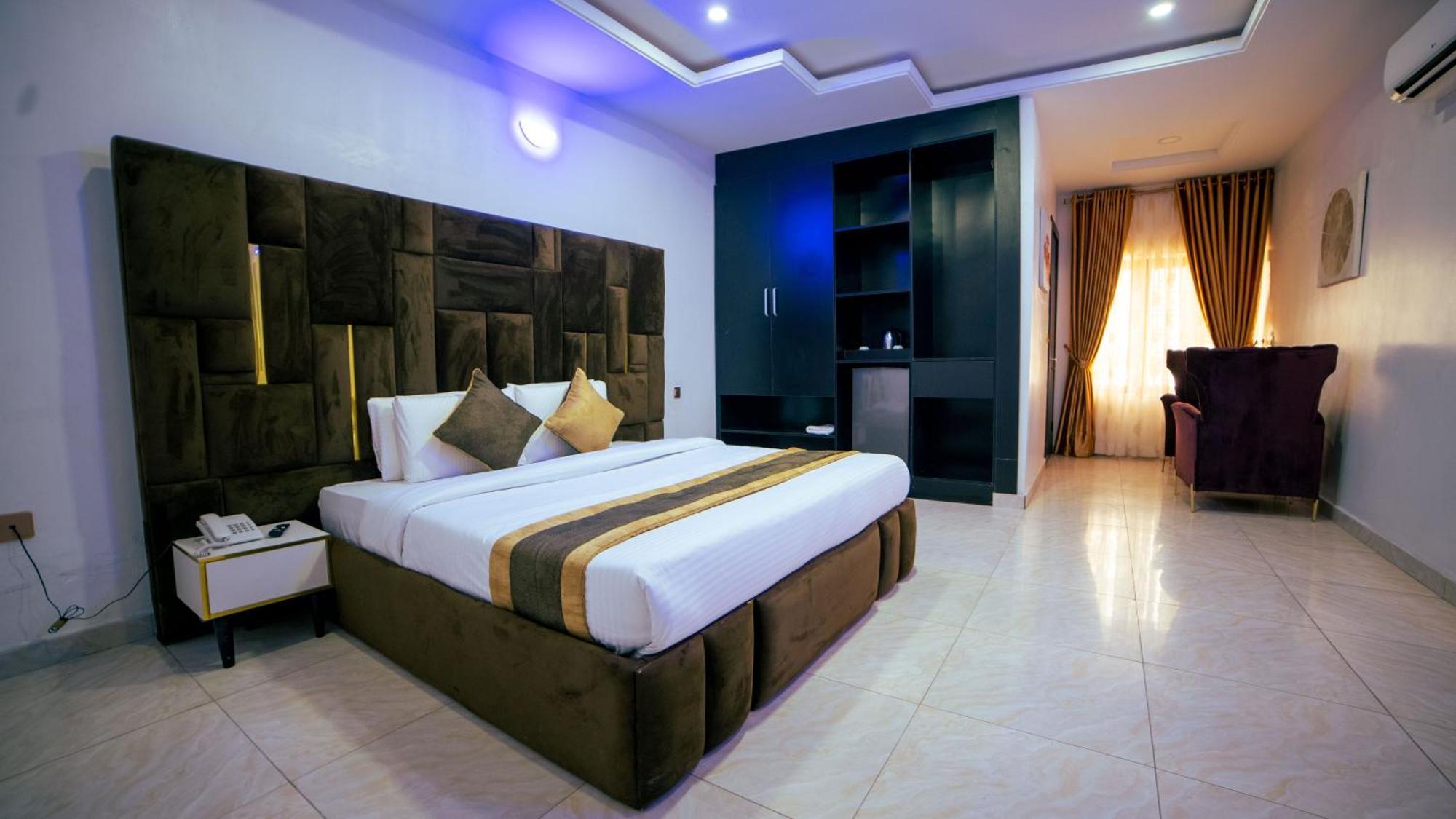 לקי 247 Luxury Hotel & Apartment Ajah מראה חיצוני תמונה