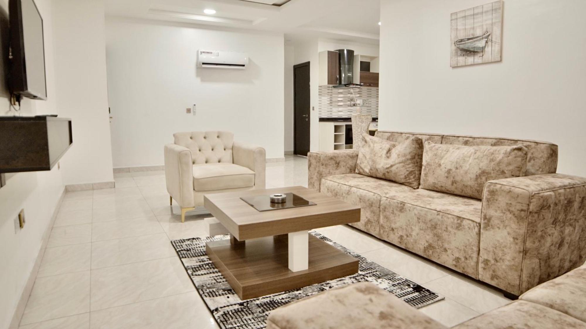 לקי 247 Luxury Hotel & Apartment Ajah מראה חיצוני תמונה