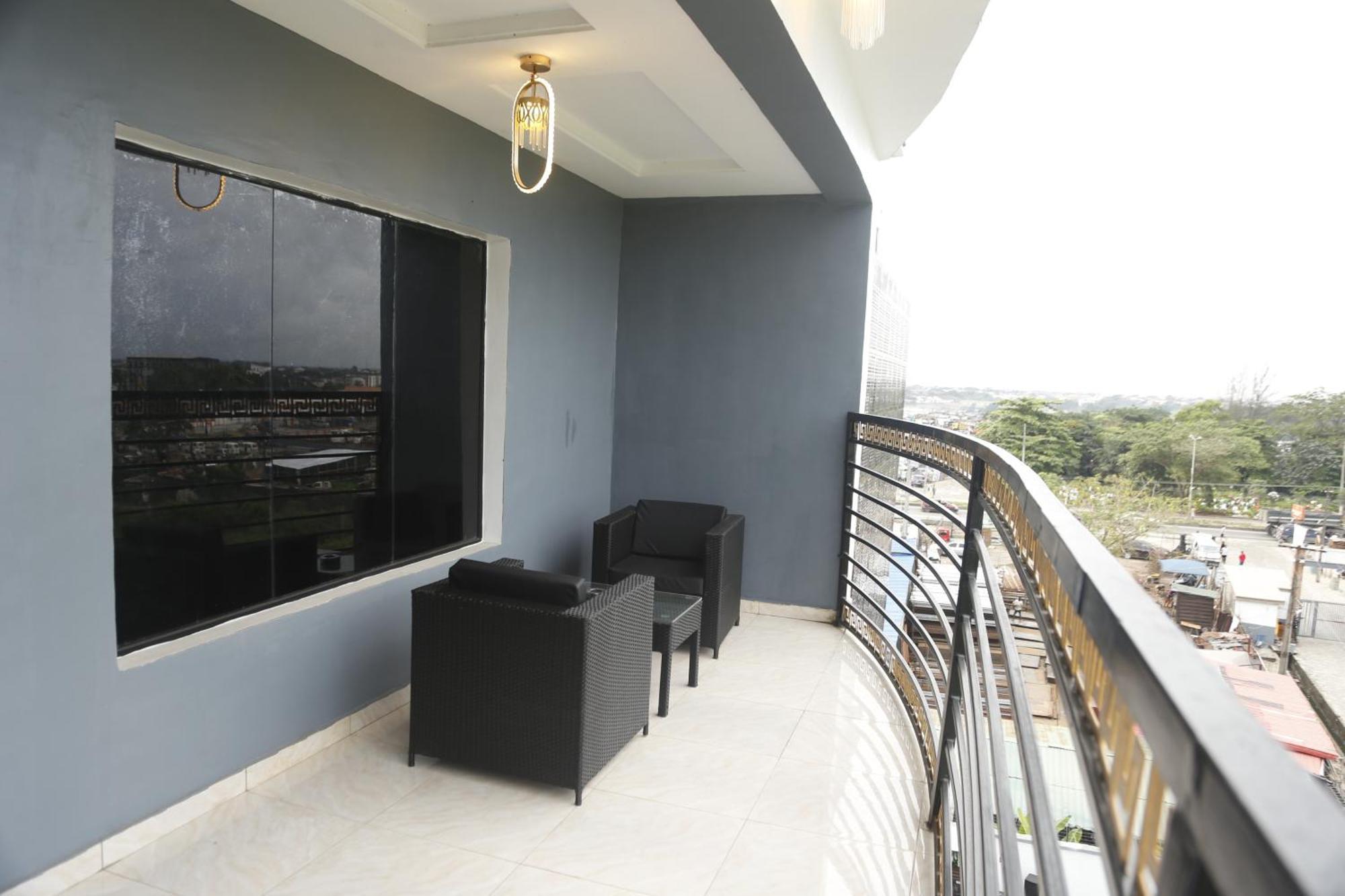 לקי 247 Luxury Hotel & Apartment Ajah מראה חיצוני תמונה